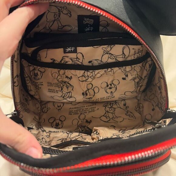 Disney X Baby Freshly Picked Black Mickey Anaheim Crossbody Bag Changing Pad NWT - Picture 6 of 9
